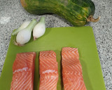 Foto del paso 1 de la receta: Salmón fresco asado en cama de calabaza