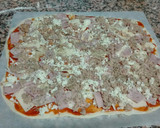Foto del paso 2 de la receta: Pizza de masa fina con atún y york