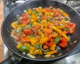 Une image de l'étape 14 de Tarte filo, oignon, chèvre et poivrons tricolores.