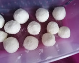 Foto del paso 1 de la receta: Bombones de queso de rulo y mermelada (canapés)