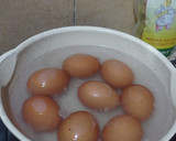 Foto langkah ke 2 dari resep Chinese Eggs Tea 🐣.