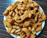 मैदे की सलोनी/ नमक पारे निमकी (Maida ki saloni/ namakpare nimki recipe in hindi) रेसिपी चरण 6 फोटो
