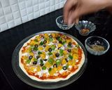 A picture of step 13 of Chicken Tikka Pizza.