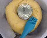 Foto del paso 4 de la receta: Roscón de reyes relleno de crema pastelera con leche condensada
