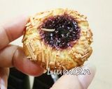 Foto langkah ke 8 dari resep Blueberry  Thumbprint Cookies with Cheese  Crispy.