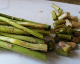 Foto del paso 1 de la receta: Espárragos al ajillo, guarnición express