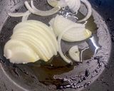 Foto del paso 4 de la receta: Udon cremosos de cerdo, cebolla y calabacín