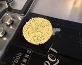 Une image de l'étape 8 de Galettes de panais à l'œuf, chèvre râpé et persil à la plancha.