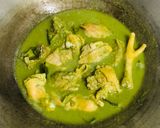Foto langkah ke 3 dari resep Thai Green Chicken Curry 🇹🇭💚(Kari Ayam Hijau Thailand).
