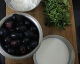 A picture of step 1 of Grapes and coriander smoothie.
