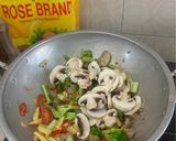 Foto langkah ke 4 dari resep Tumis Jamur Brokoli.