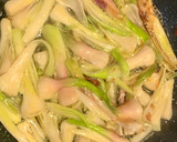 Foto del paso 1 de la receta: Chopitos con ajos tiernos