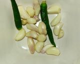 গার্লিক চিলি পকোড়া(garlic chilli pakora recie in Bengali) রেসিপির ধাপ 1 ছবি