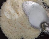 नारियल बर्फी (सिर्फ 10 मिनट में) (Coconut Burfi) रेसिपी चरण 2 फोटो