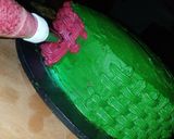 A picture of step 2 of Basket wave cake decoration.