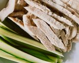 Hình bước làm 1 của món Gỏi Cuốn Ức Gà & Rau Củ Ngũ Sắc