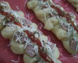 Foto langkah ke 4 dari resep Cinnamon Rolls and Cater Pillar Bread.