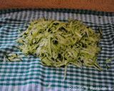 A picture of step 2 of Zucchini frittat with orange-yogurt sauce.