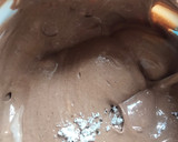Foto del paso 3 de la receta: Helado de yogur griego, chocolate y cookies