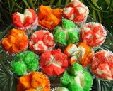 Foto langkah ke 5 dari resep Bolu Kukus Warna-Warni.