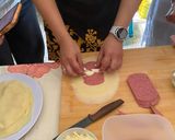 Foto langkah ke 3 dari resep Risol Mentai.