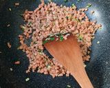 Foto langkah ke 3 dari resep Nasi kepal simple favorit keluarga.