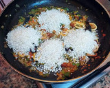 Foto del paso 5 de la receta: Arroz cremoso en caldo de gambas en sartén