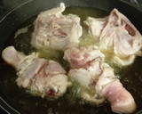 Foto del paso 5 de la receta: Pollo al ajillo con patatas fritas y tomates kumato asados