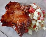 Foto del paso 4 de la receta: Costeletas de cerdo a la barbacoa c/ ensalada de manzana
