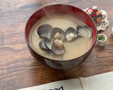 A picture of step 4 of Japanese Shijimi Mussels Miso Soup.