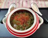 A picture of step 5 of Bathua saag tempered with ajwain,ginger & red chilli powder.