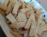 A picture of step 1 of Sopa Azteca (Tortilla Soup).