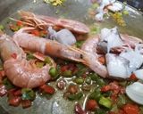 Foto del paso 3 de la receta: Paella de marisc con gambones