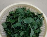 Foto langkah ke 1 dari resep Sayur Bening Daun Katuk.