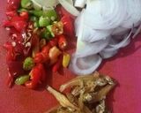 Foto langkah ke 2 dari resep Oseng tomat hijau.