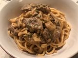 Espaguetis en salsa con ternera y champiñones 🍄