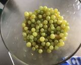 Une image de l'étape 2 de Salade de fruits du jardin (pommes raisins prunes poires pêches).
