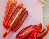 Foto del paso 3 de la receta: Tosta de pimientos con su pilpil y gulas en TMX