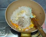 Foto langkah ke 4 dari resep Pangsit Bihun Goreng.