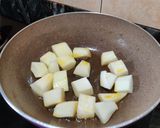 A picture of step 2 of Raw papaya curry.
