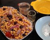 Foto del paso 4 de la receta: Ensalada fría de tomates de huerta y garbanzos confitados en vinagreta de umami natural