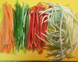 Foto del paso 1 de la receta: Tallarines de verduras con gambas en su salsa