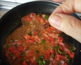 Foto del paso 3 de la receta: Bacalao con tomate pimientos y almejas
