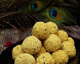 तिल गुड़ के लाडू (til gur ke ladoo recipe in Hindi) रेसिपी चरण 7 फोटो
