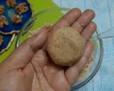 A picture of step 4 of WALNUT, WHOLE WHEAT AND SEMOLINA BAKED COOKIES.