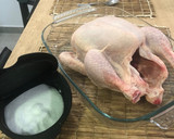 Foto del paso 2 de la receta: Pollo asado al horno con cerveza