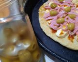 Foto del paso 5 de la receta: Menú fácil - pizza con provolone y algo más