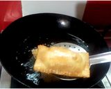 A picture of step 6 of Streetfood Mcdonald's Pizza puff.