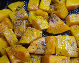 Foto del paso 2 de la receta: Merluza al horno (filet) cubos de zapallo y papines