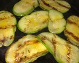 Foto del paso 1 de la receta: Pizzetas con berenjenas y zapallitos grillados